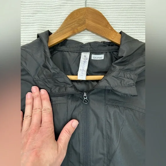 Layer 8 Essential Windjacket - Picture 5 of 12